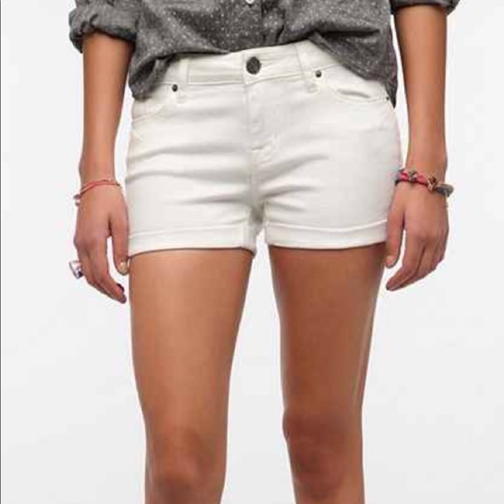 BDG White Alexa Short